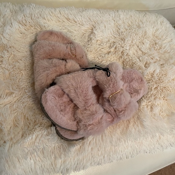 FUZZY FAUX FUR SANDALS, SLIDES, SLIPPERS SIZE 9/10 NWT - Picture 3 of 9